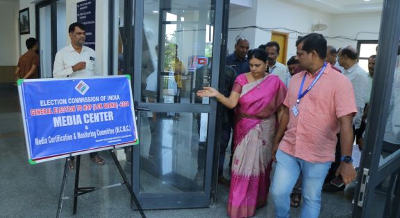 دلیبین نے میڈیا سنٹر،کنڑول روم ، میڈیا سرٹیفیکشن اور مانیٹرنگ سنٹر کا دورہ