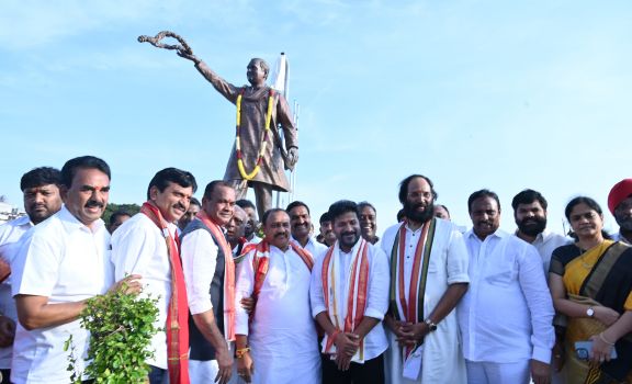The Chief Minister unveiled the statue of Rajiv Gandhi installed in front of the Telangana Secretariat