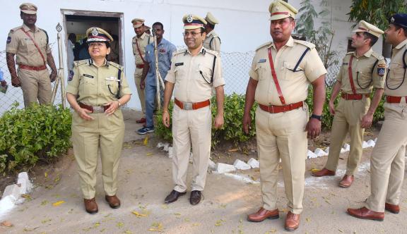 warangal cp recieve add dgp swati lakara
