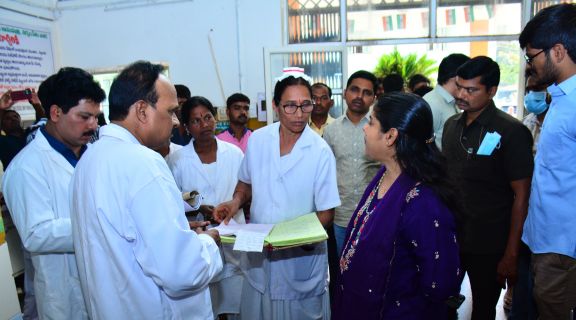 collector visits hospital and medical college