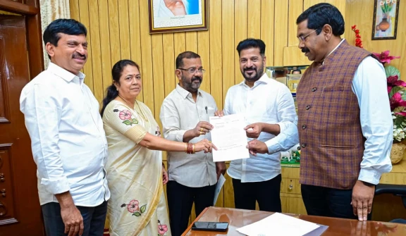 rajender reddy nagaraju and mayor met cm