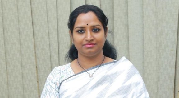 warangal mp Dr kadiyum kavya