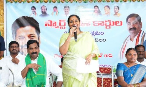 Warangal MP Dr. Kadiyam Kavya distributed smart ration cards in Hasanparthy and highlighted the benefits available to eligible families under various Telangana government welfare schemes.