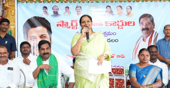 Warangal MP Dr. Kadiyam Kavya distributed smart ration cards in Hasanparthy and highlighted the benefits available to eligible families under various Telangana government welfare schemes.